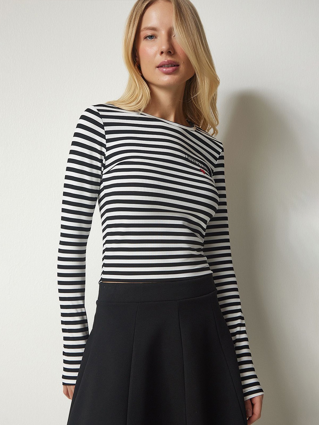 

Happiness istanbul Round Neck Striped Monochrome Top, White