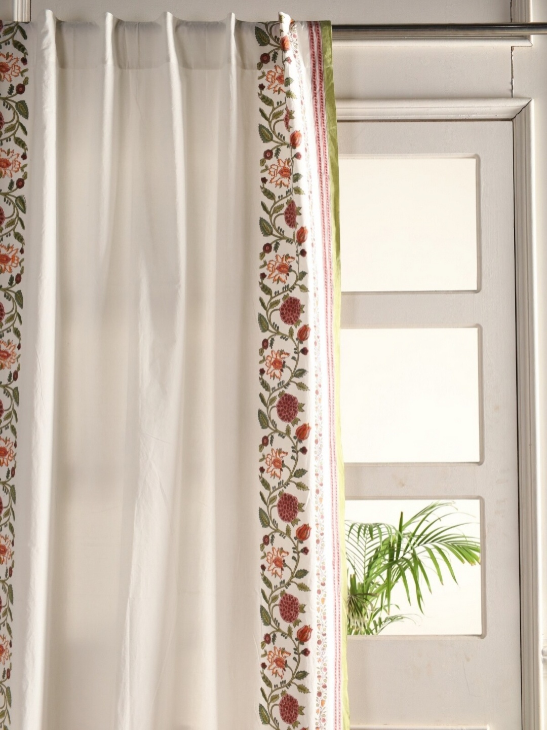 

Peepul Tree White & Red Floral Cotton Window Curtain