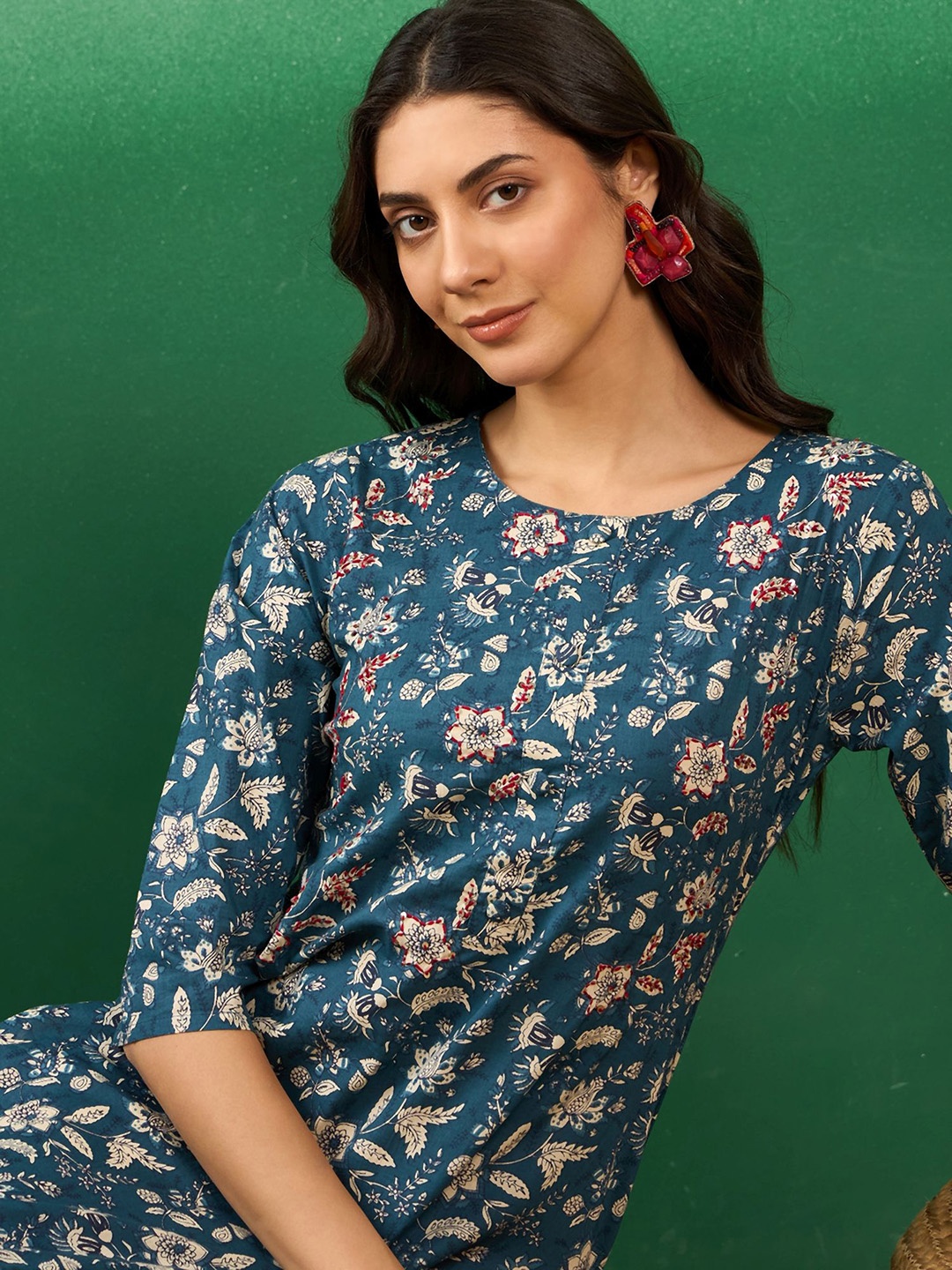 

Sangria Blue Floral Printed Cotton Straight Kurta