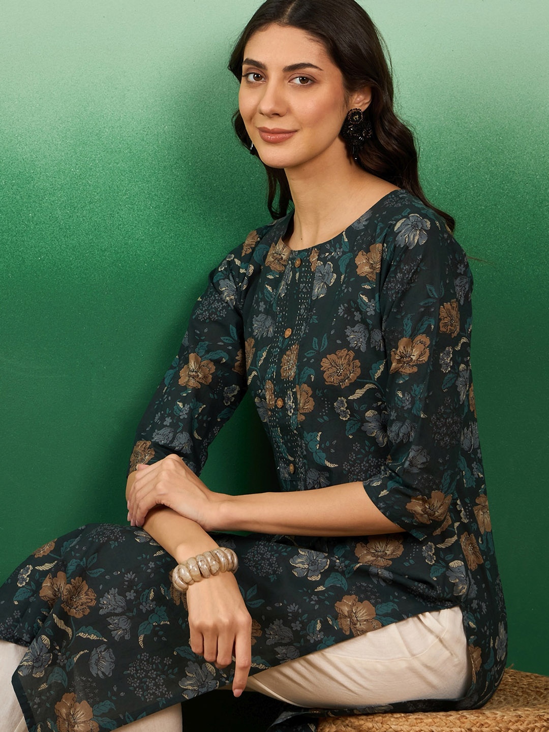 

Sangria Floral Printed Cotton Round Neck Straight Kurta, Green