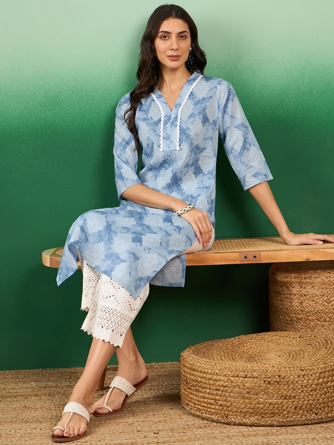 

Sangria Blue & White Floral Printed V-Neck Cotton Straight Kurta