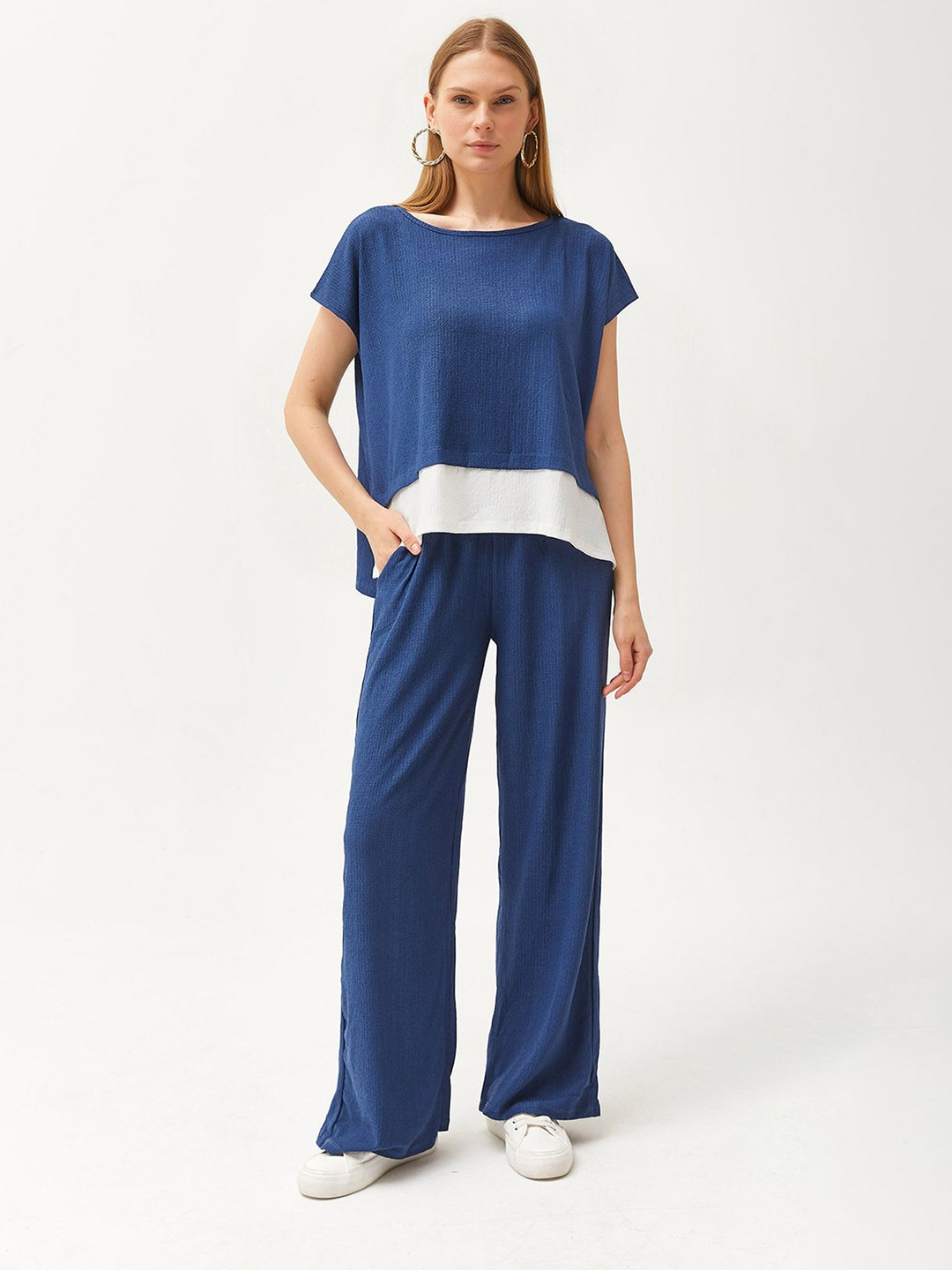 

Olalook colourblocked Top & Trousers Co-Ords, Blue