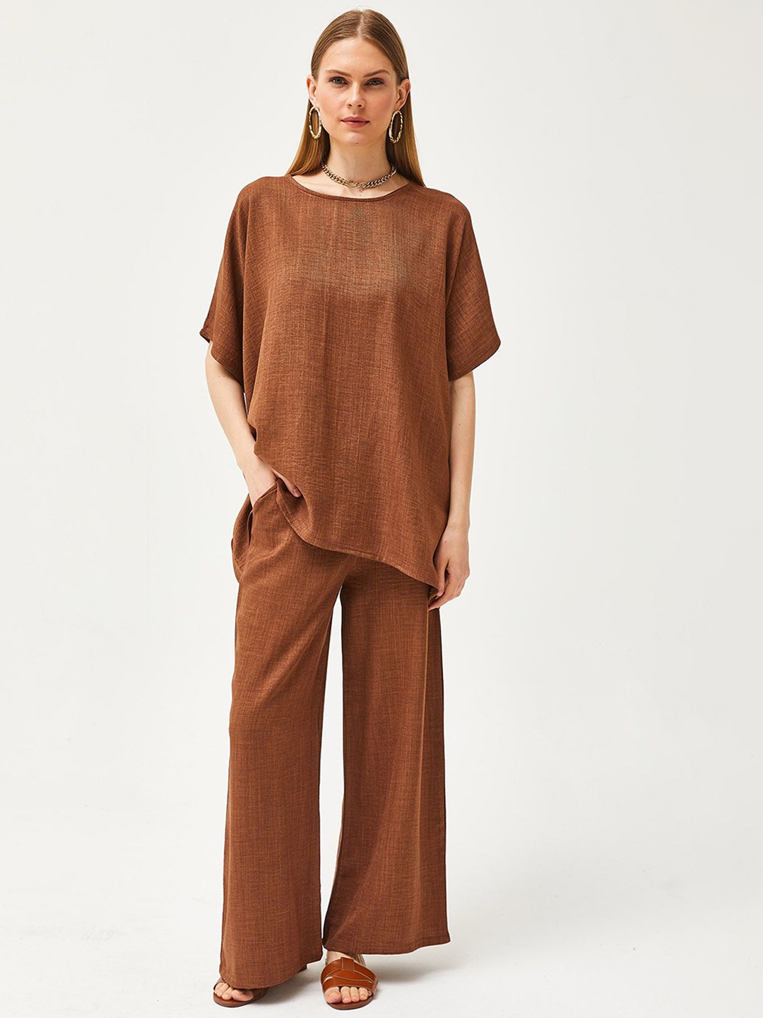 

Olalook Round-Neck Short Extended Sleeve Tunic & Trousers, Brown