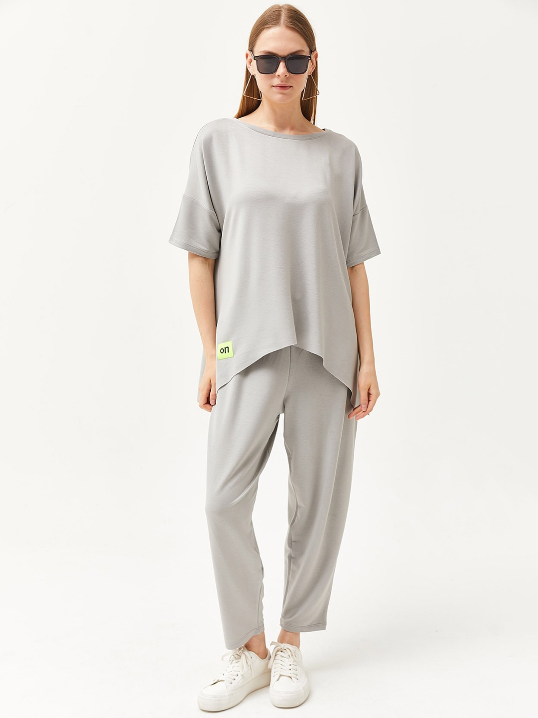 

Olalook Round Neck Extended Sleeves Asymmetric Casual T-Shirt With Trousers, Grey