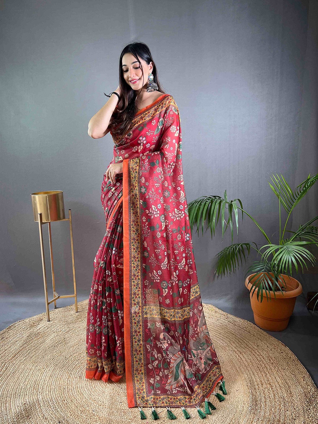 

DEVATITHI Kalamkari Printed Saree, Maroon