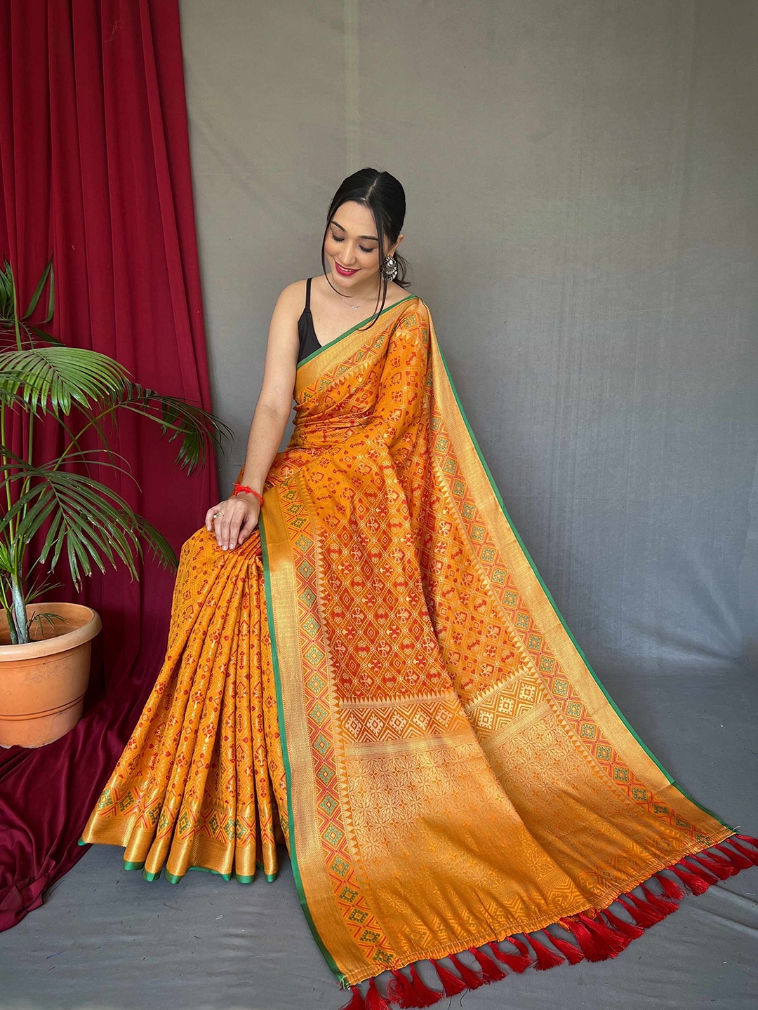 

DEVATITHI Woven Design Zari Patola Saree, Yellow
