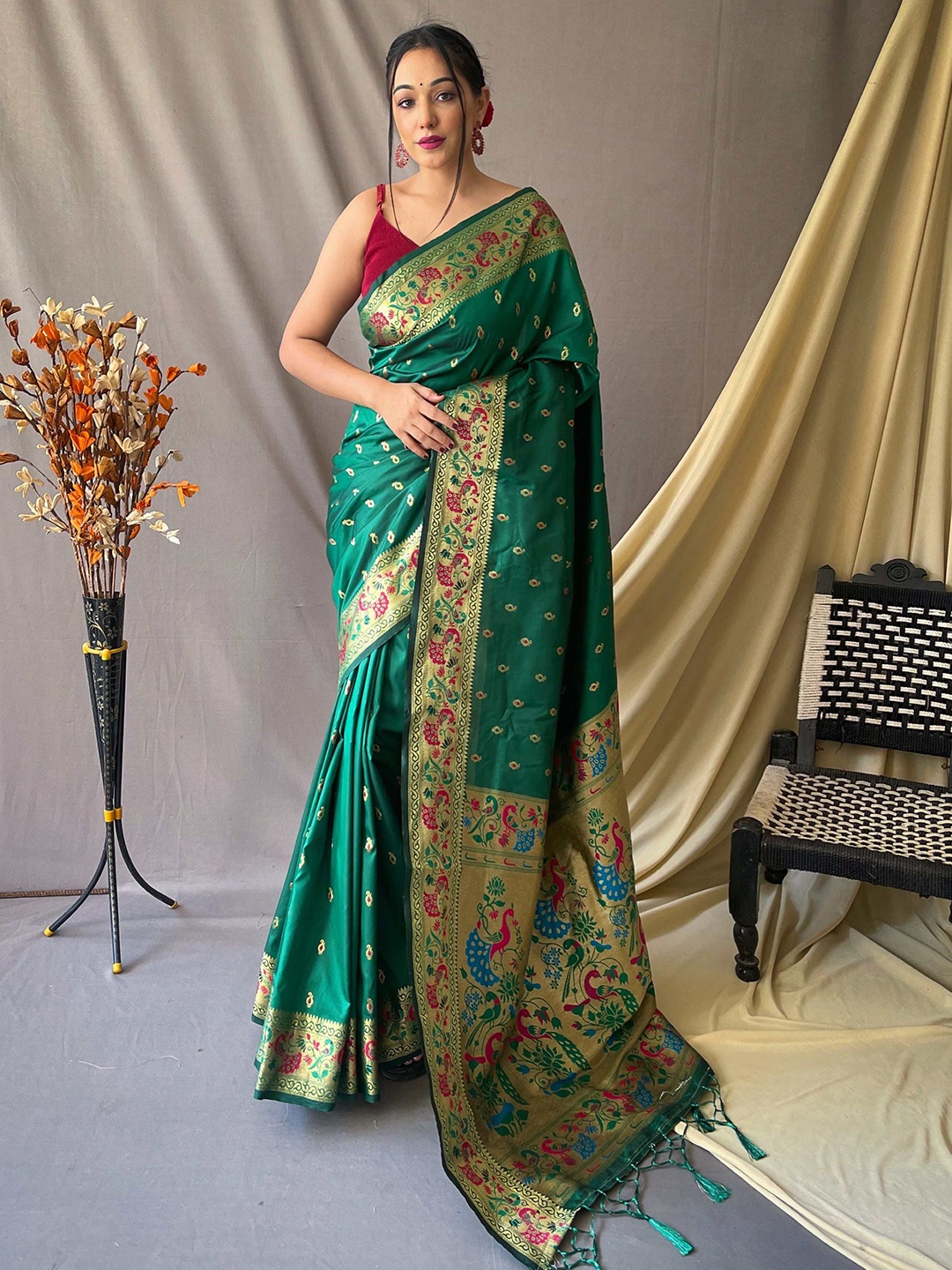 

DEVATITHI Woven Design Zari Paithani Saree, Green
