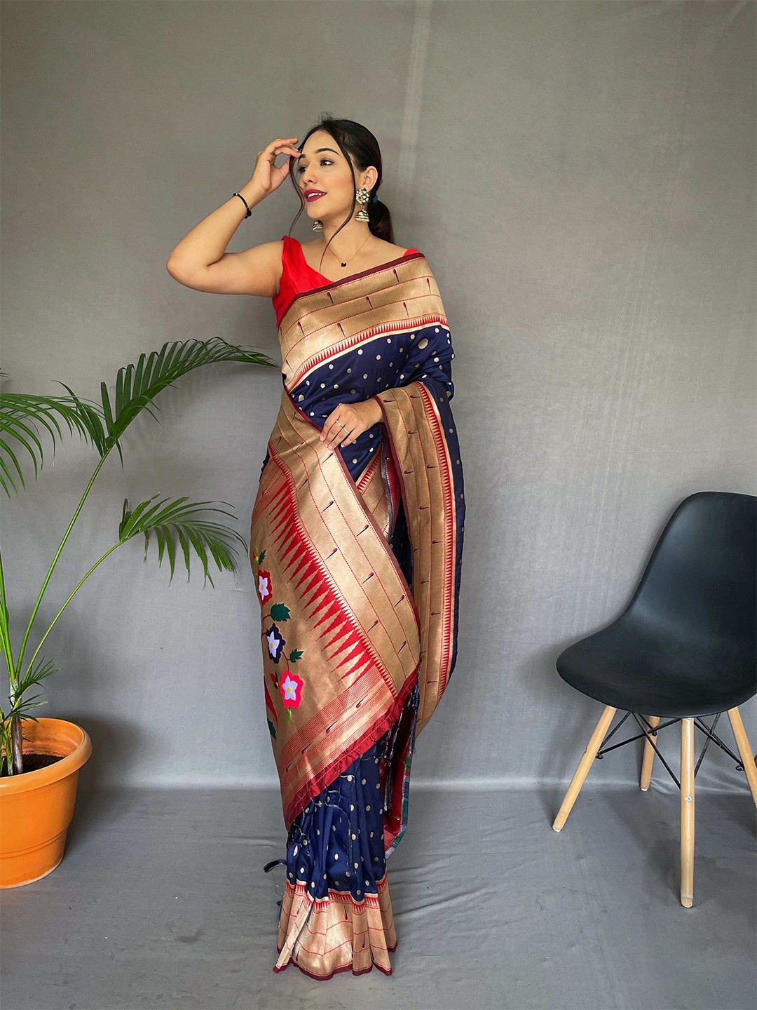 

DEVATITHI Woven Design Zari Paithani Saree, Navy blue