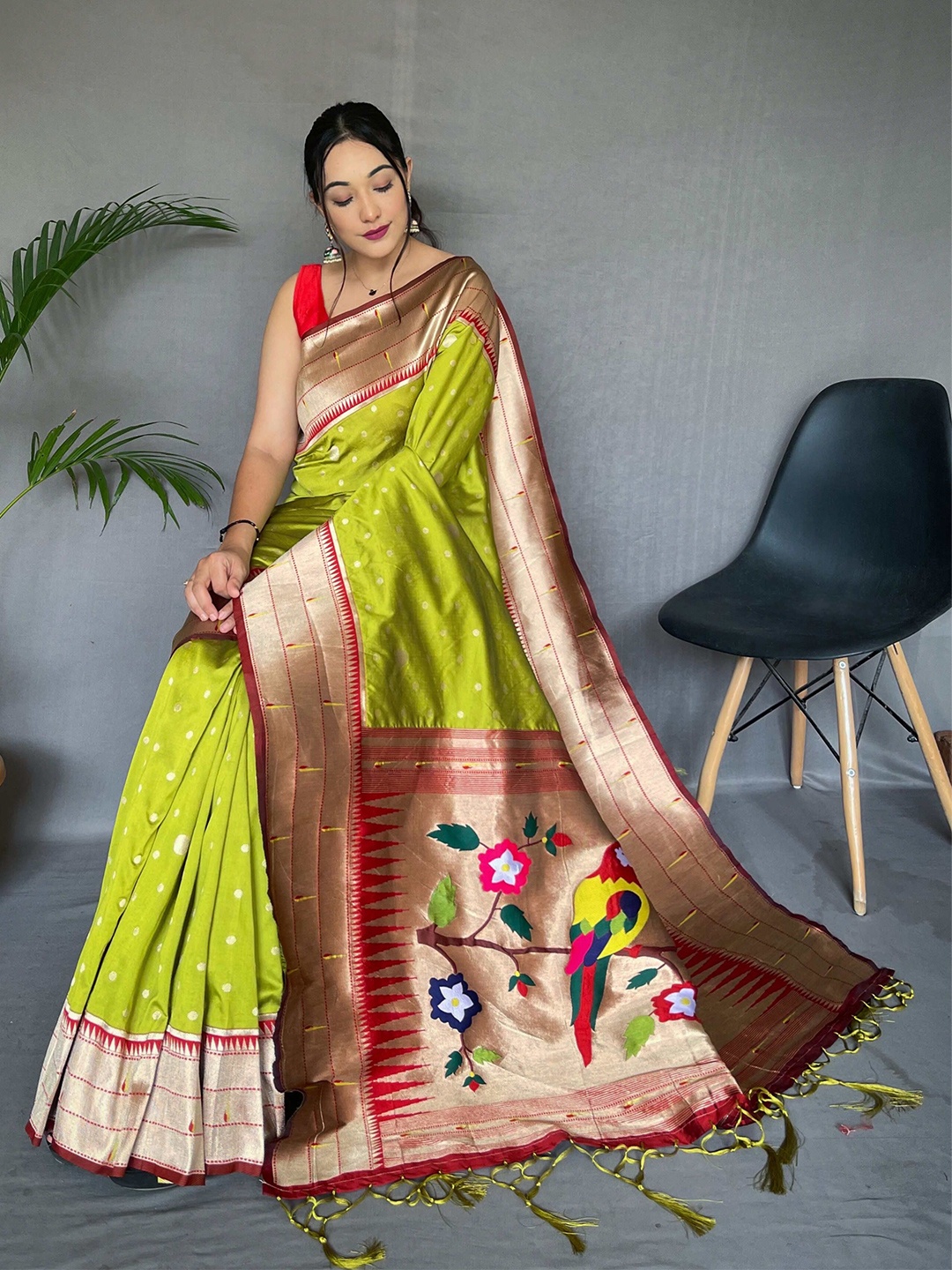 

DEVATITHI Woven Design Zari Paithani Saree, Lime green