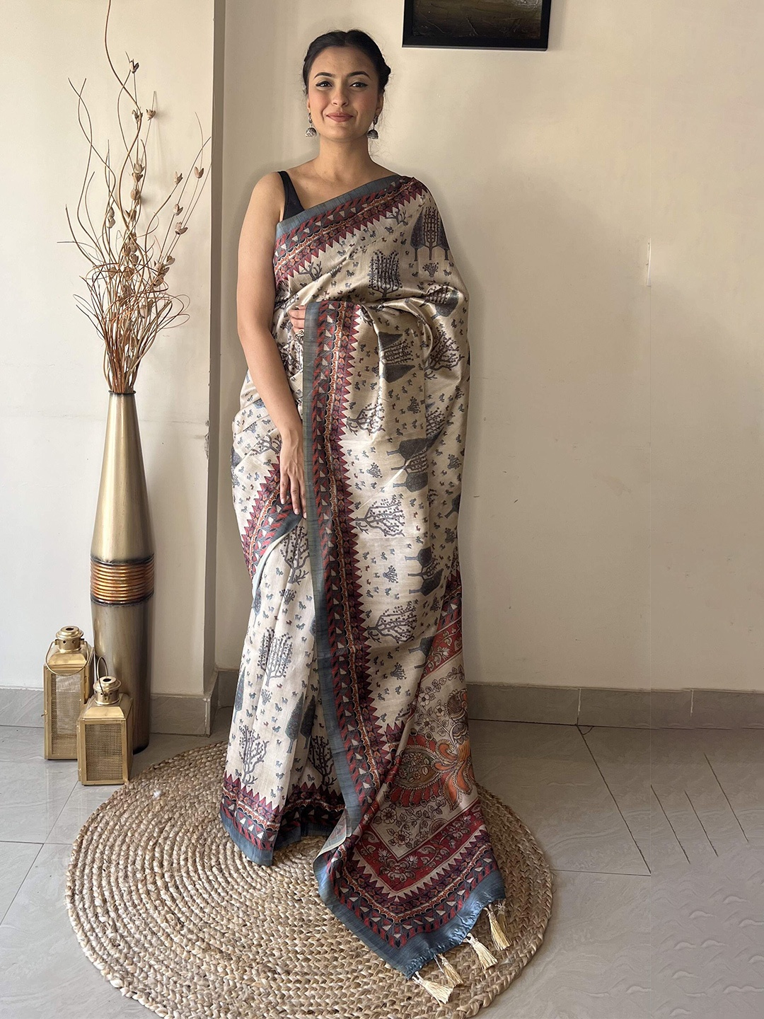 

DEVATITHI Woven Design Ethnic Motifs Printed Saree, Grey