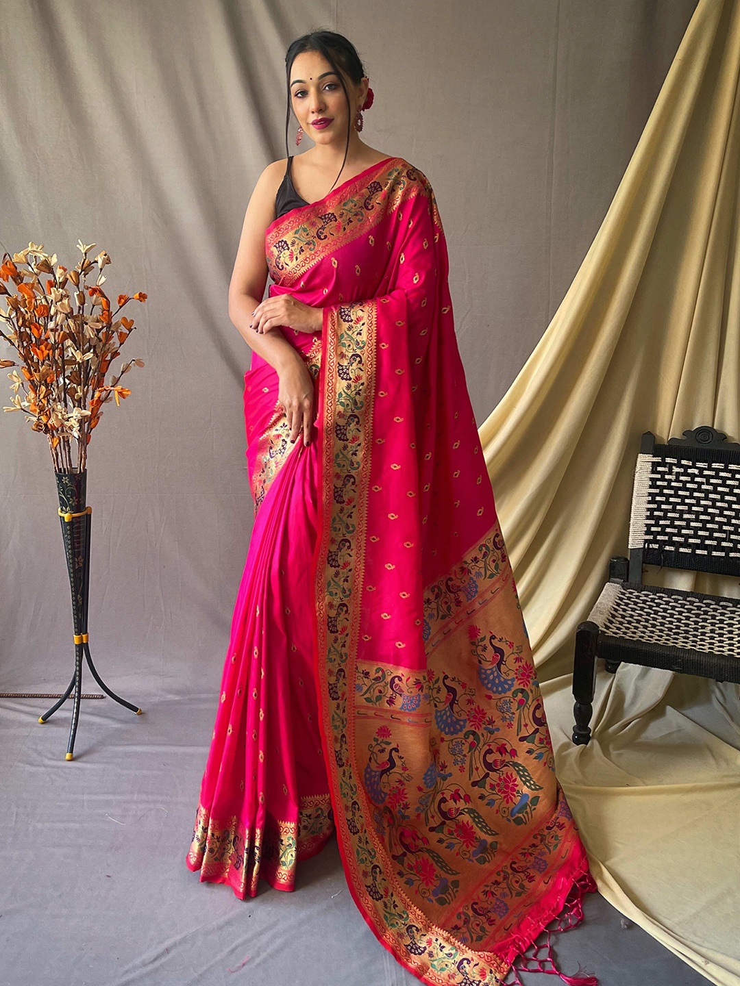 

DEVATITHI Woven Design Zari Paithani Saree, Pink