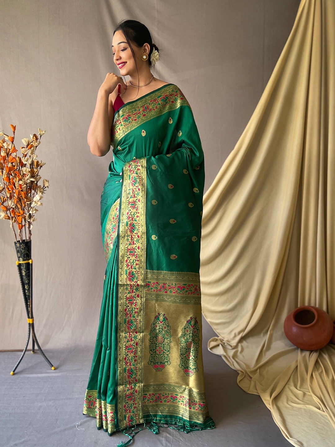 

DEVATITHI Woven Design Zari Paithani Saree, Green
