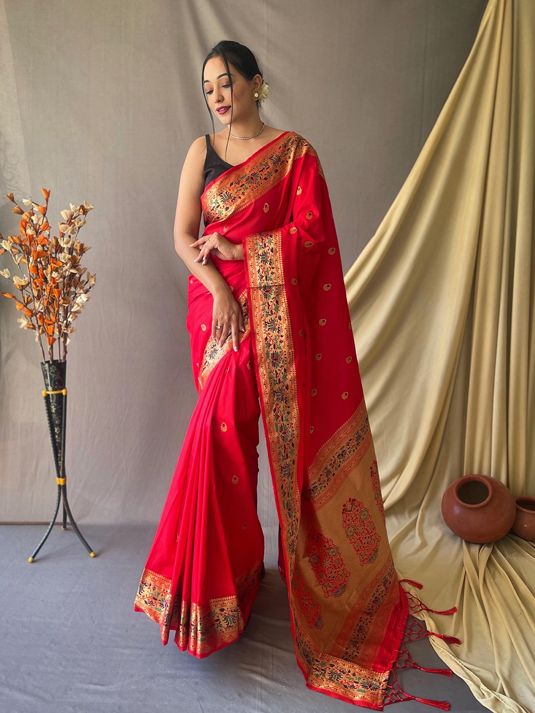 

DEVATITHI Woven Design Zari Paithani Saree, Red
