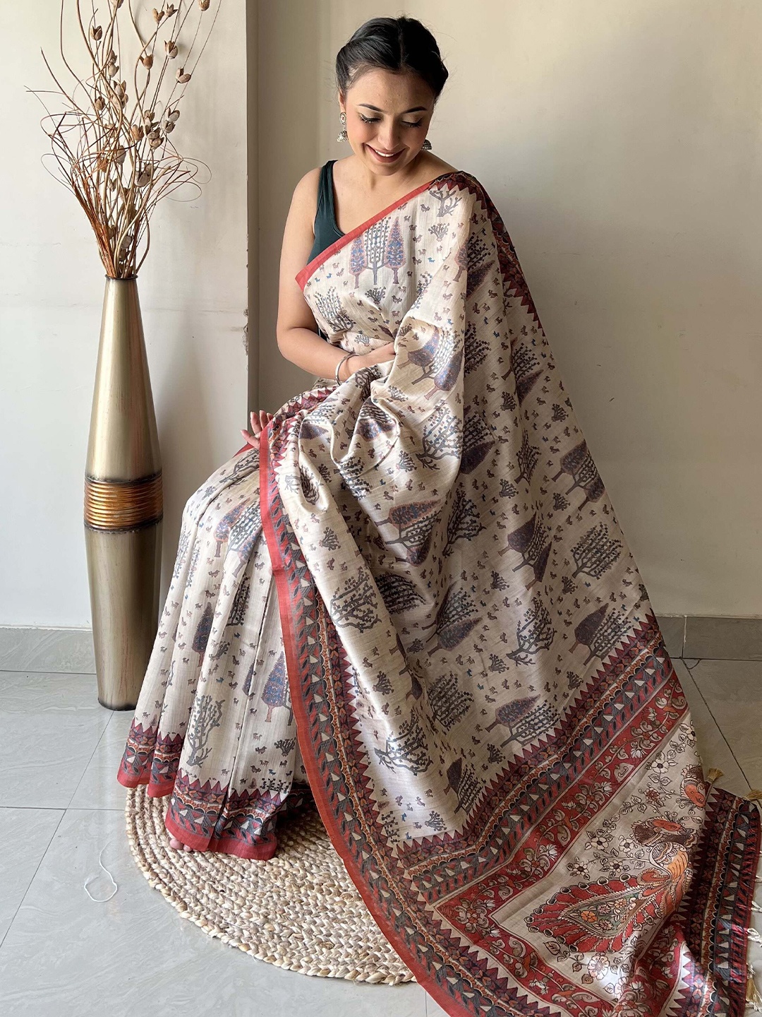 

DEVATITHI Floral Saree, Red