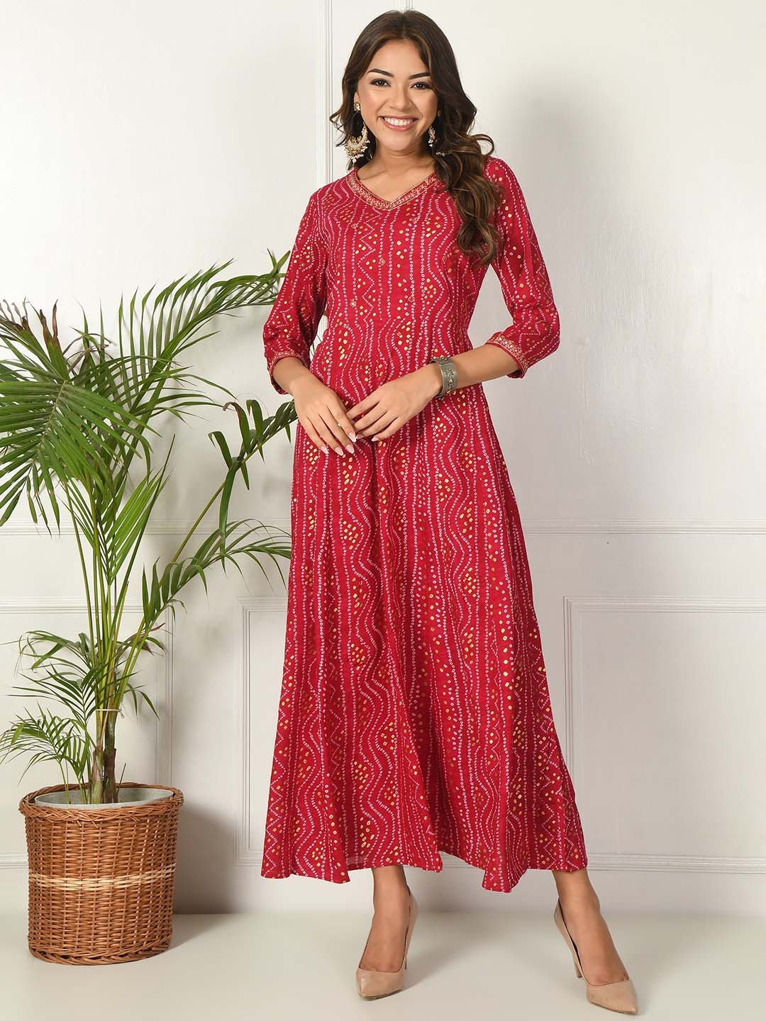 

AAYUMI Bandhani Printed V-Neck Beads and Stones Anarkali Kurta, Pink