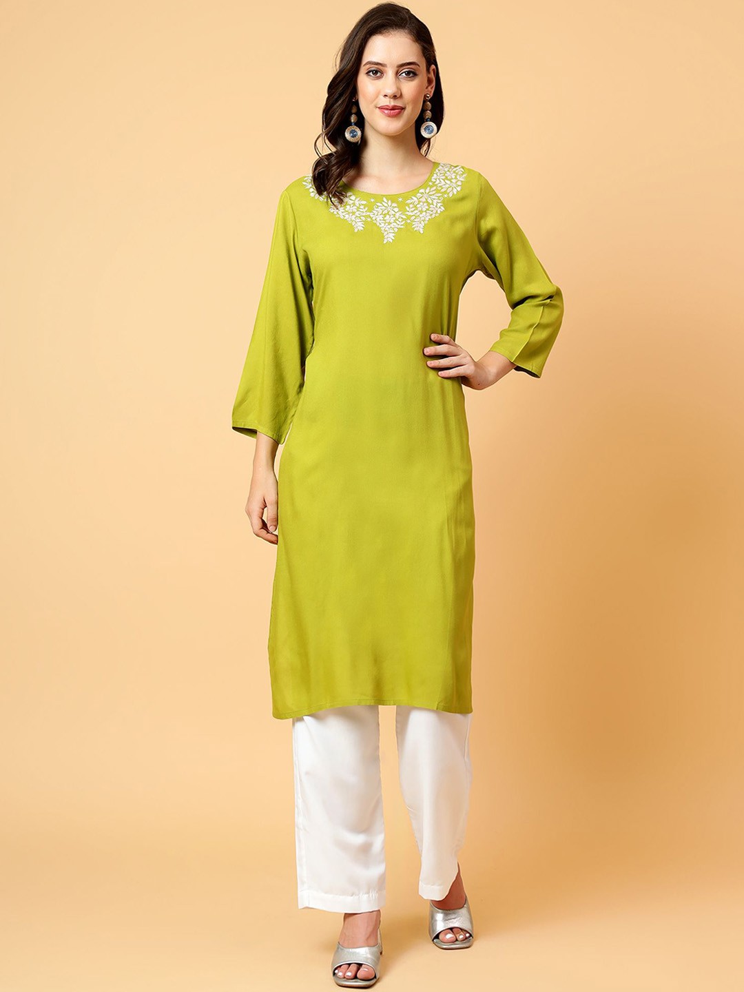 

Bani Women Floral Embroidered Thread Work Liva Straight Kurta, Green