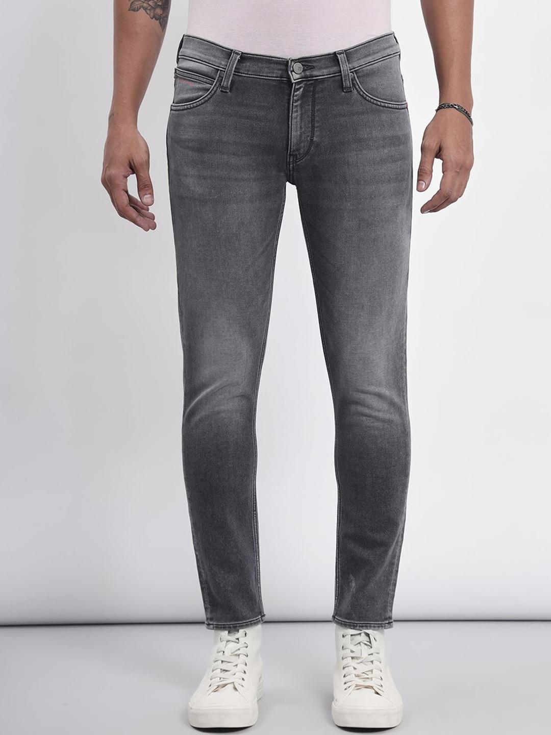 

Lee Men Skinny Fit Low-Rise Light Fade Clean Look Stretchable Jeans, Grey