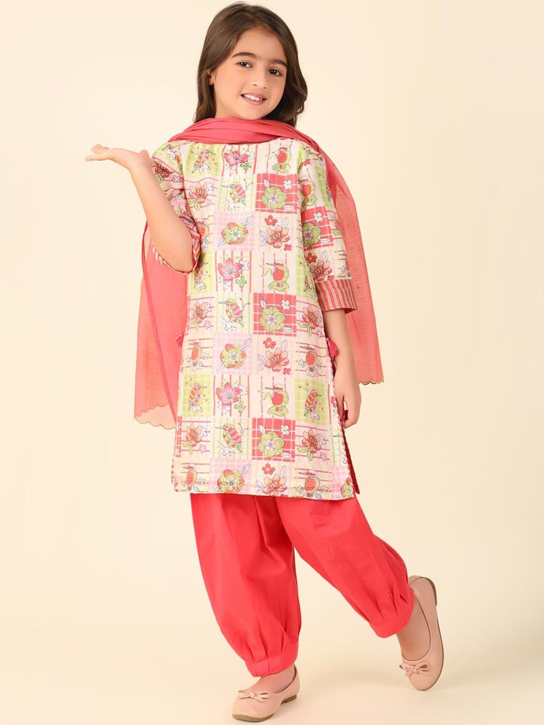 

Fabindia Girls Ethnic Motifs Printed Cotton Silk Straight Kurta With Salwar & Dupatta, Pink