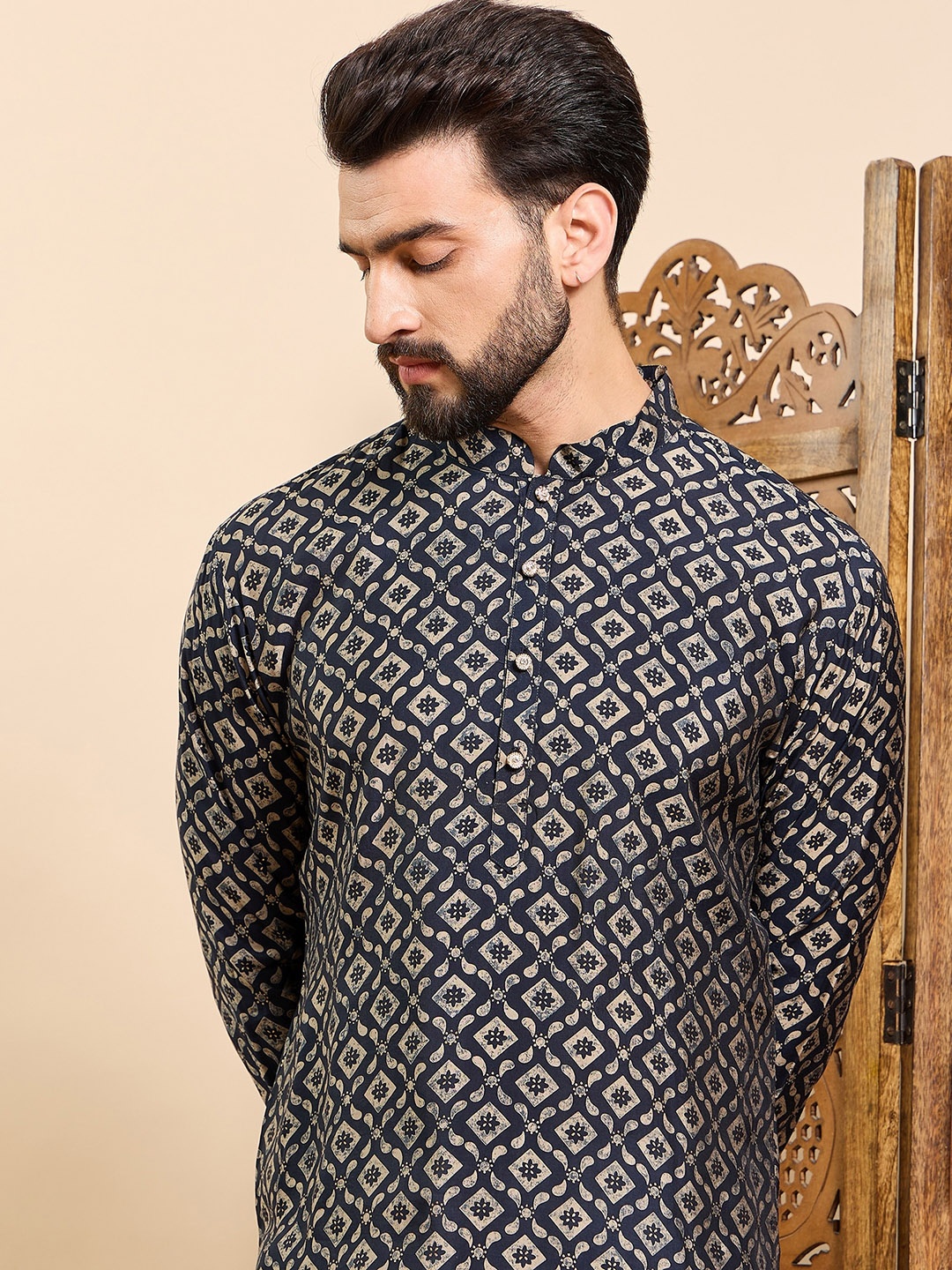 

Anouk Geometric Printed Handloom Kurta, Navy blue