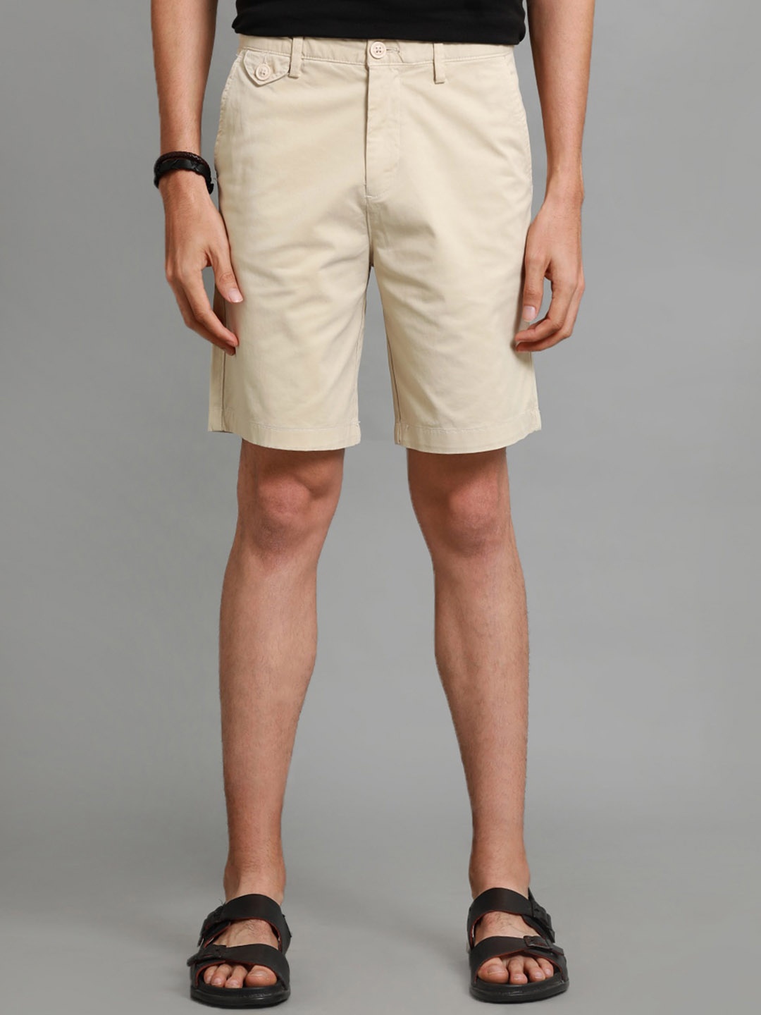 

Banana Club Men Mid-Rise Regular Fit Chino Shorts, Cream