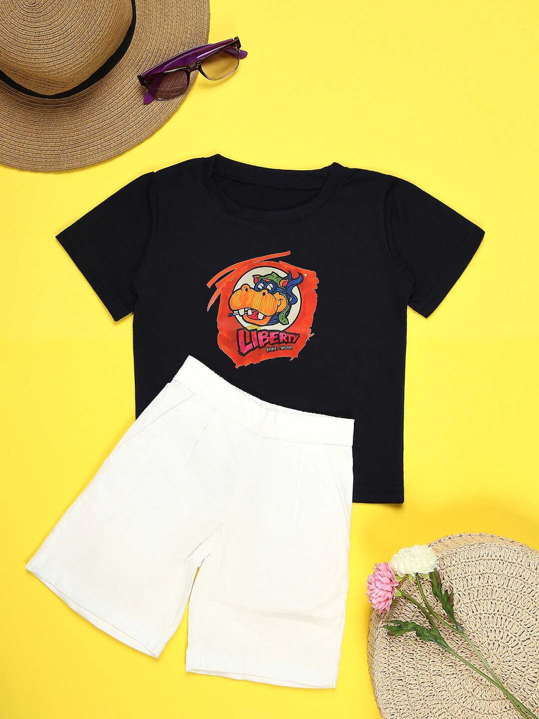 

Cutiekins Boys Printed Round Neck T-shirt with Shorts, Black