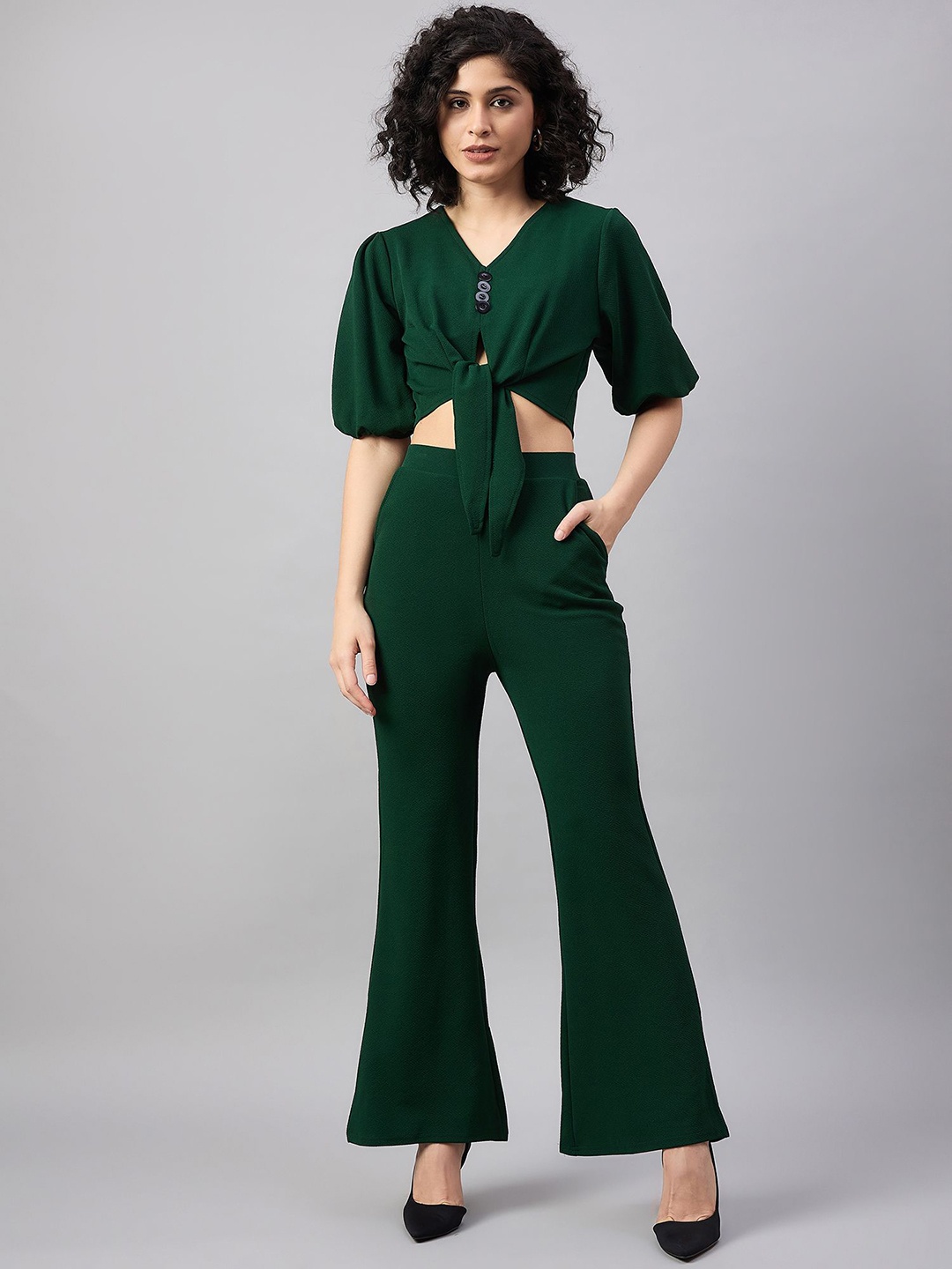 

The Roadster Lifestyle Co Green V-Neck Puff Sleeves Cropped Top With Trousers