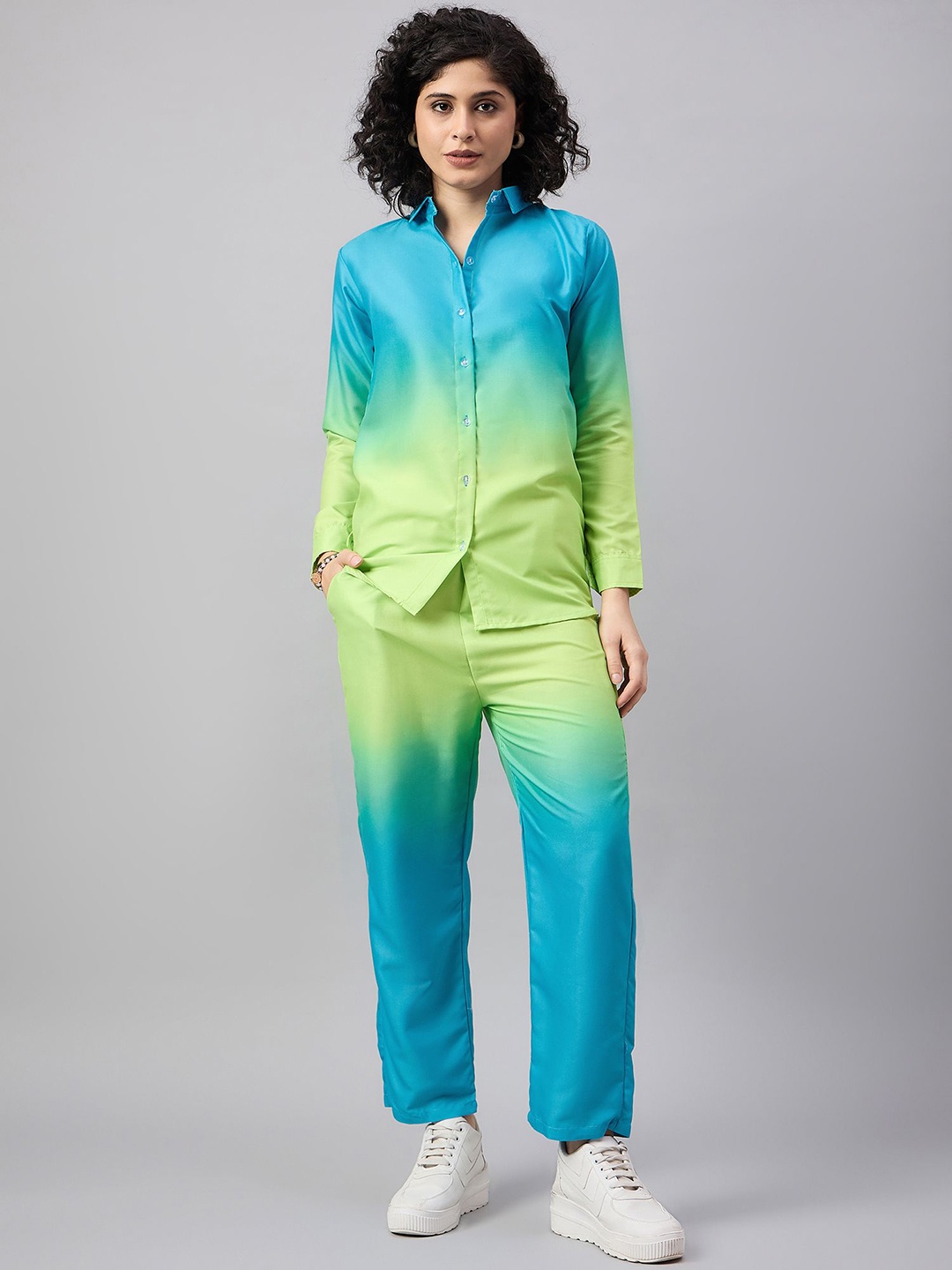 

The Roadster Lifestyle Co. Blue Tie And Dye Printed Shirt With Trousers
