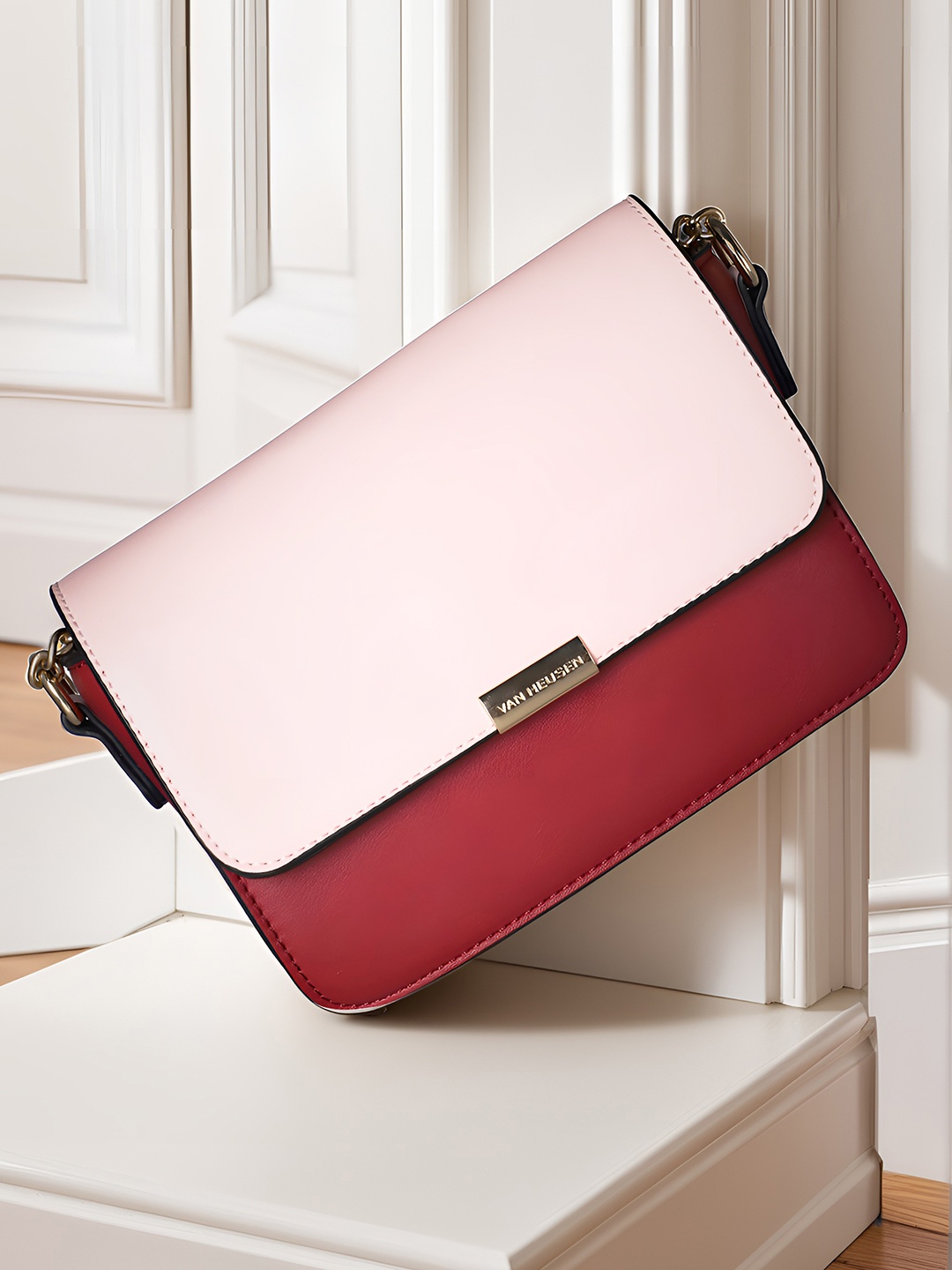 

Van Heusen Colourblocked Sling Bag, Pink