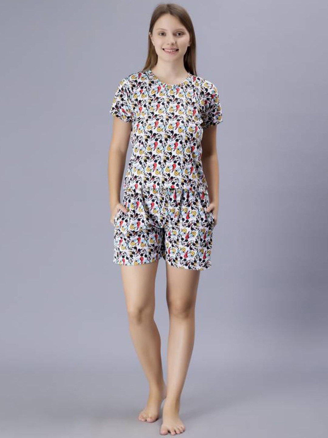 

Xivir Donald Duck Printed Pure Cotton Night suit, White