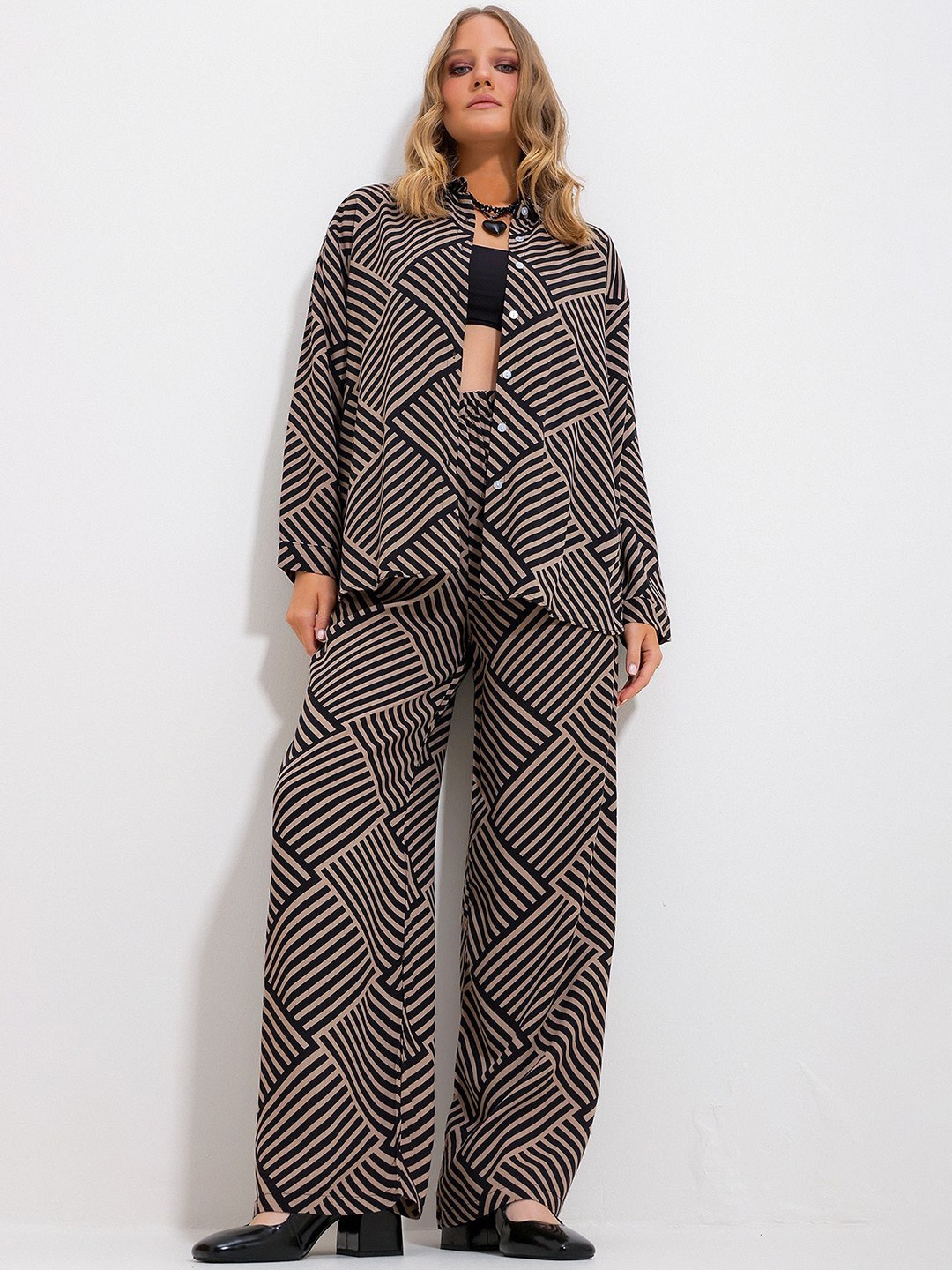 

Trend Alacati stili Printed Long Sleeved Shirt & Trouserd Co-Ords, Grey
