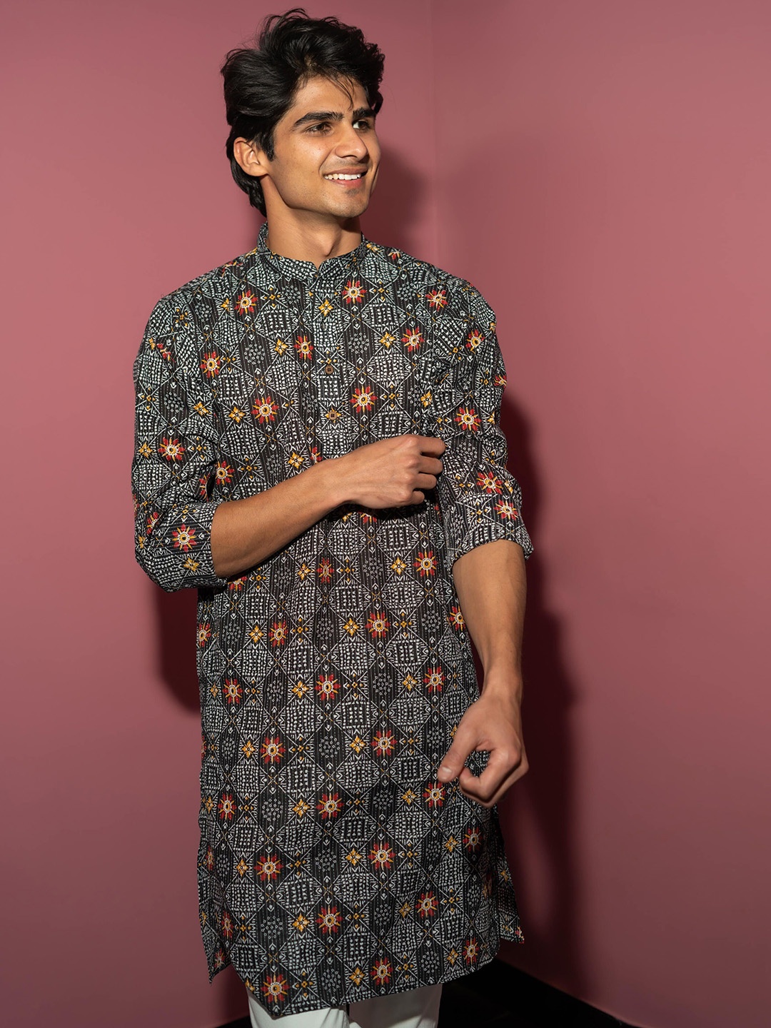 

Shasak Floral Printed Mandarin Collar Cotton Straight Kurta, Black