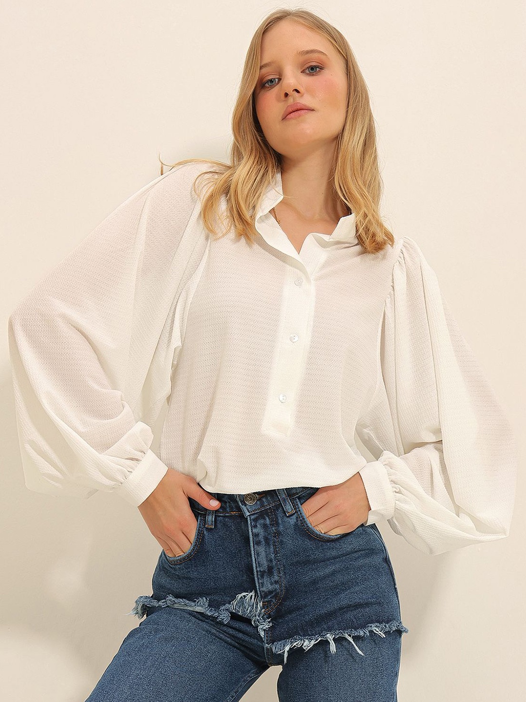 

Trend Alacati stili Solid Shirt Collar Top, White