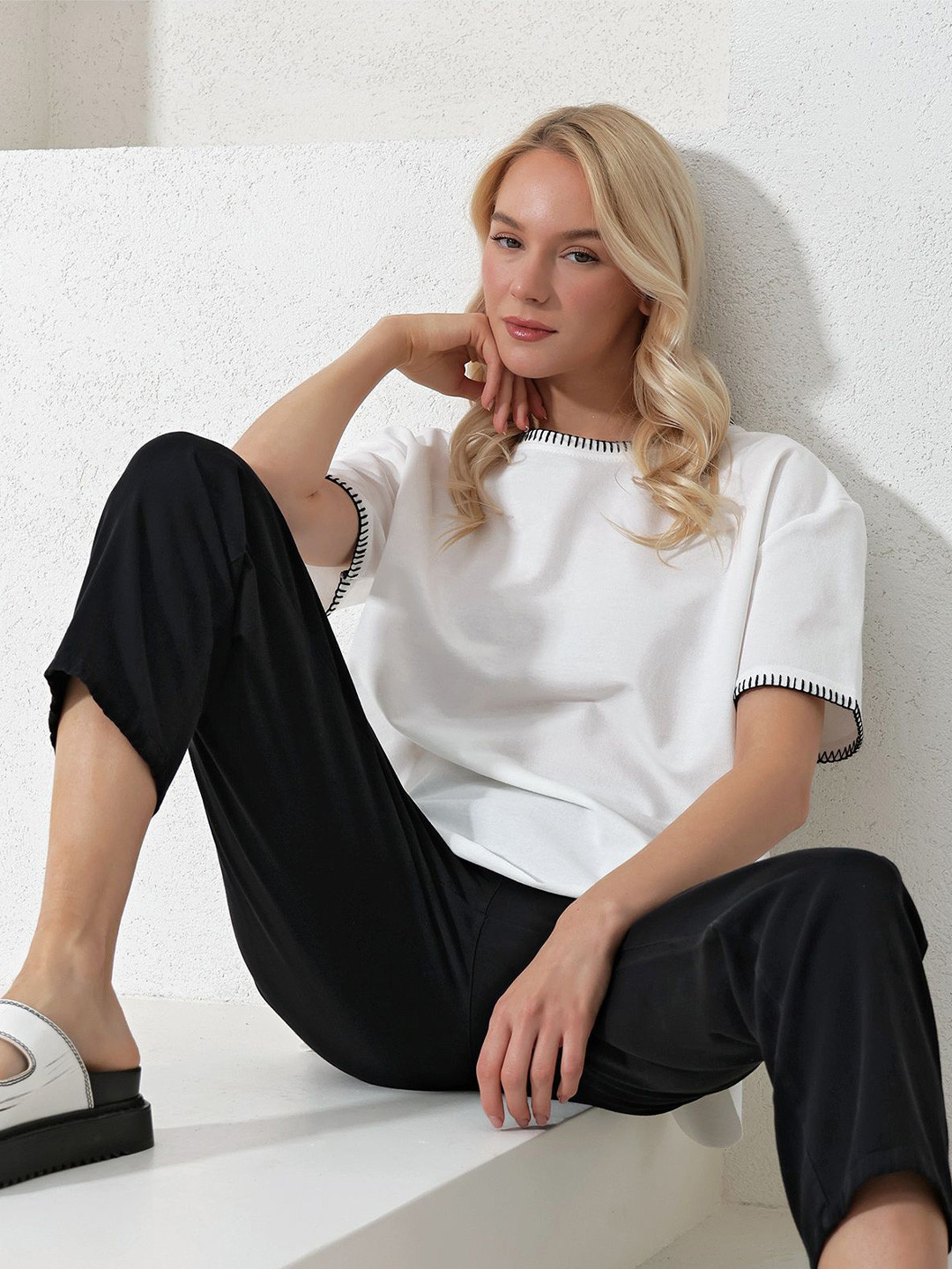 

Trend Alacati stili Solid Round Neck Top, White