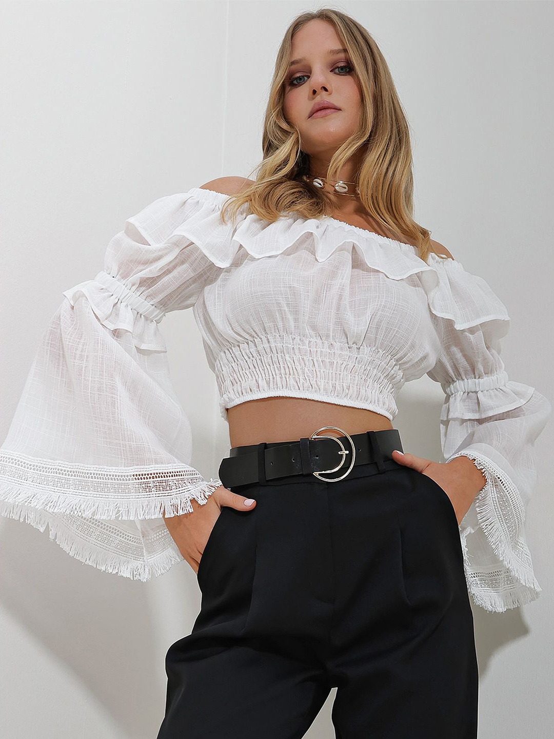 

Trend Alacati stili Off-Shoulder Ruffles Bell Sleeve Cotton Blouson Crop Top, White