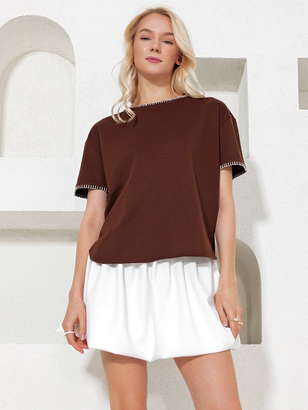 

Trend Alacati stili Round Neck Cotton Top, Brown