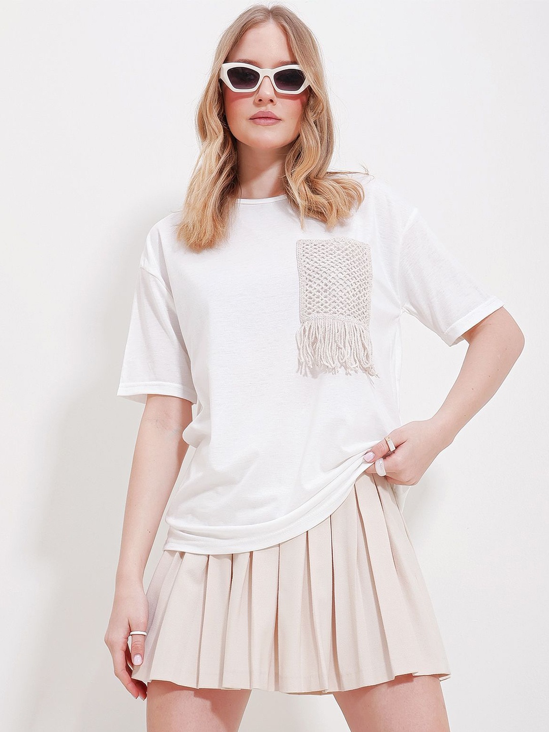 

Trend Alacati stili Women Round Neck Pocket Detailing T-shirt, Na