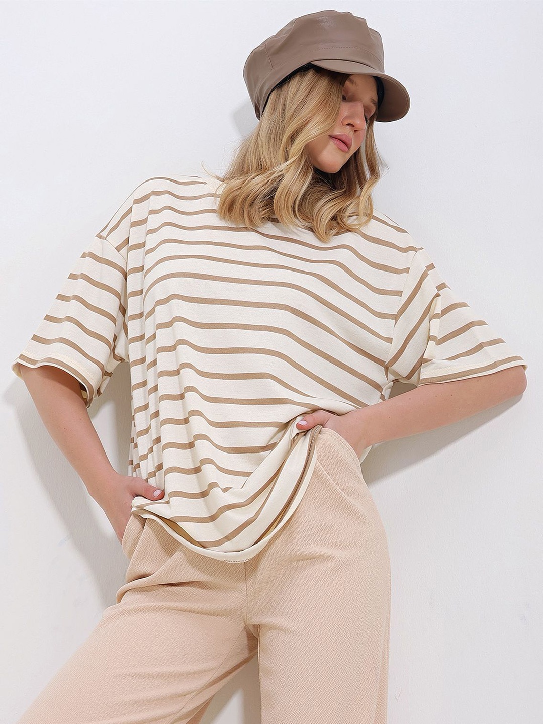 

Trend Alacati stili Women Striped Oversized T-shirt, Beige