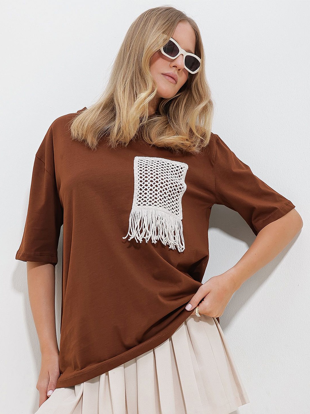 Trend Alacati stili Women Round Neck Pocket Detailing T-shirt, Na