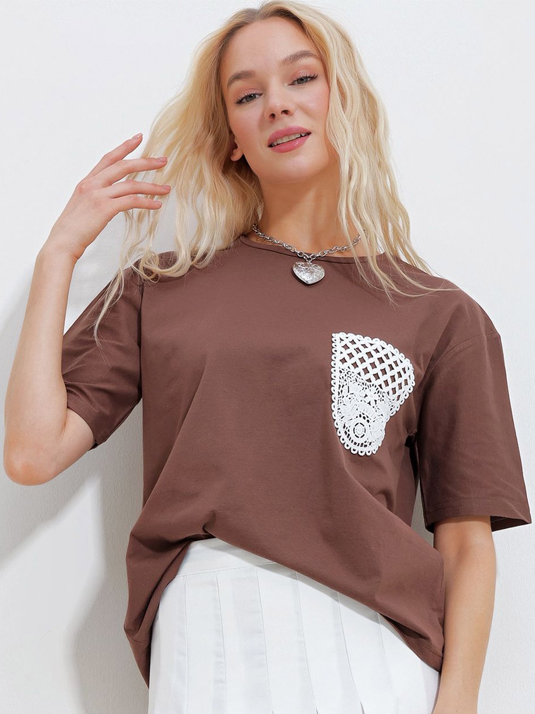 

Trend Alacati stili Women Pocket Detailing T-shirt, Na