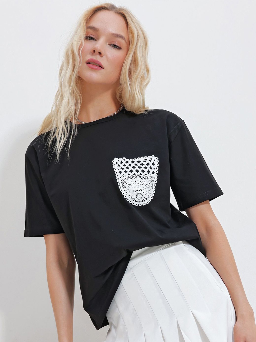 

Trend Alacati stili Women Pocket Detailing T-shirt, Na