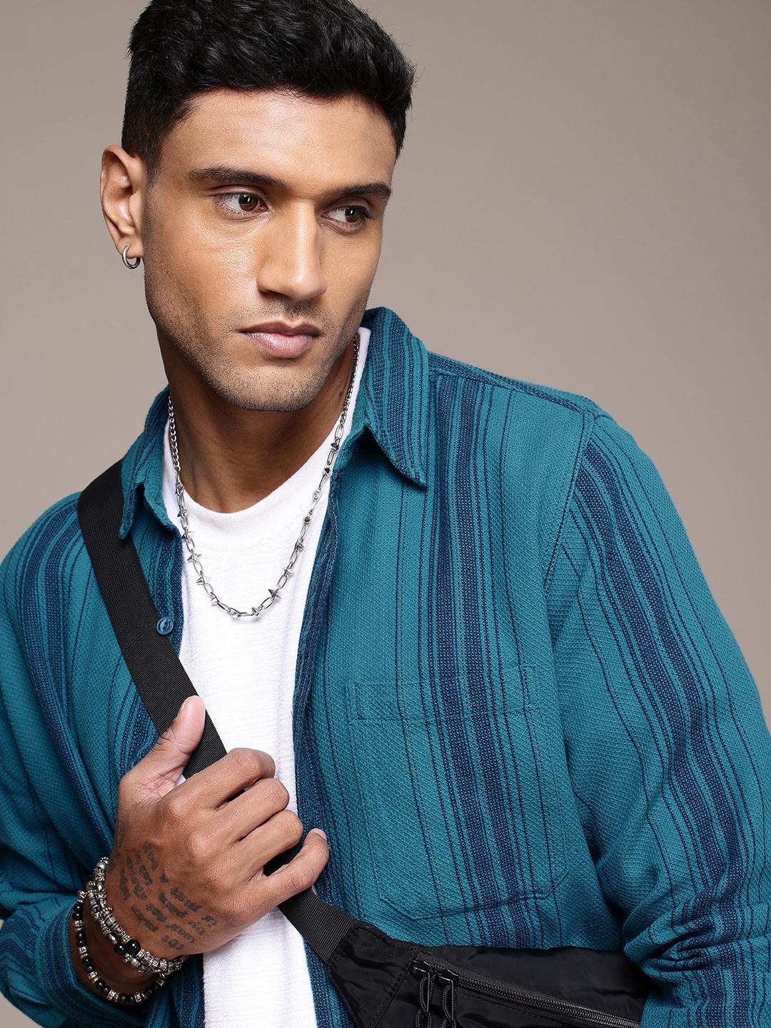 

Roadster Men Striped Pure Cotton Casual Shirt, Teal