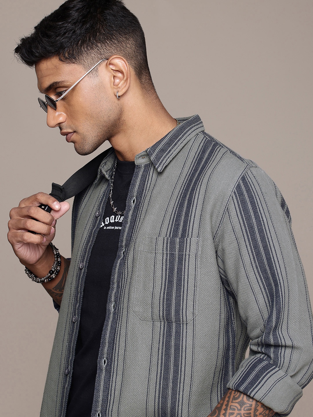 

Roadster Men Striped Pure Cotton Casual Shirt, Grey