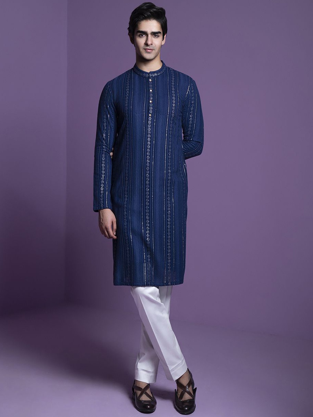 

CONTRAST BY PARTH Embroidered Mandarin Collar Long Sleeves Sequinned Work Kurta & Trouser, Navy blue