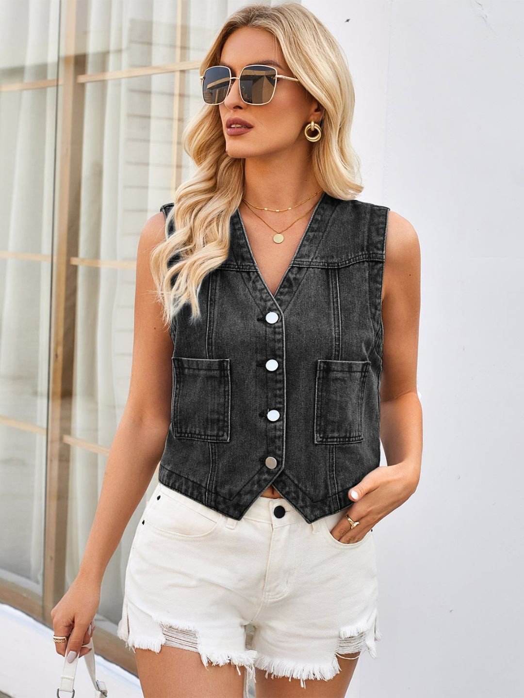 

4WRD by Dressberry Women Printed V-Neck Pockets T-shirt, Black