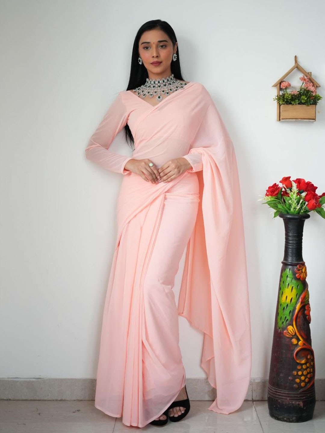 

DIVASTRI Poly Georgette Saree, Pink
