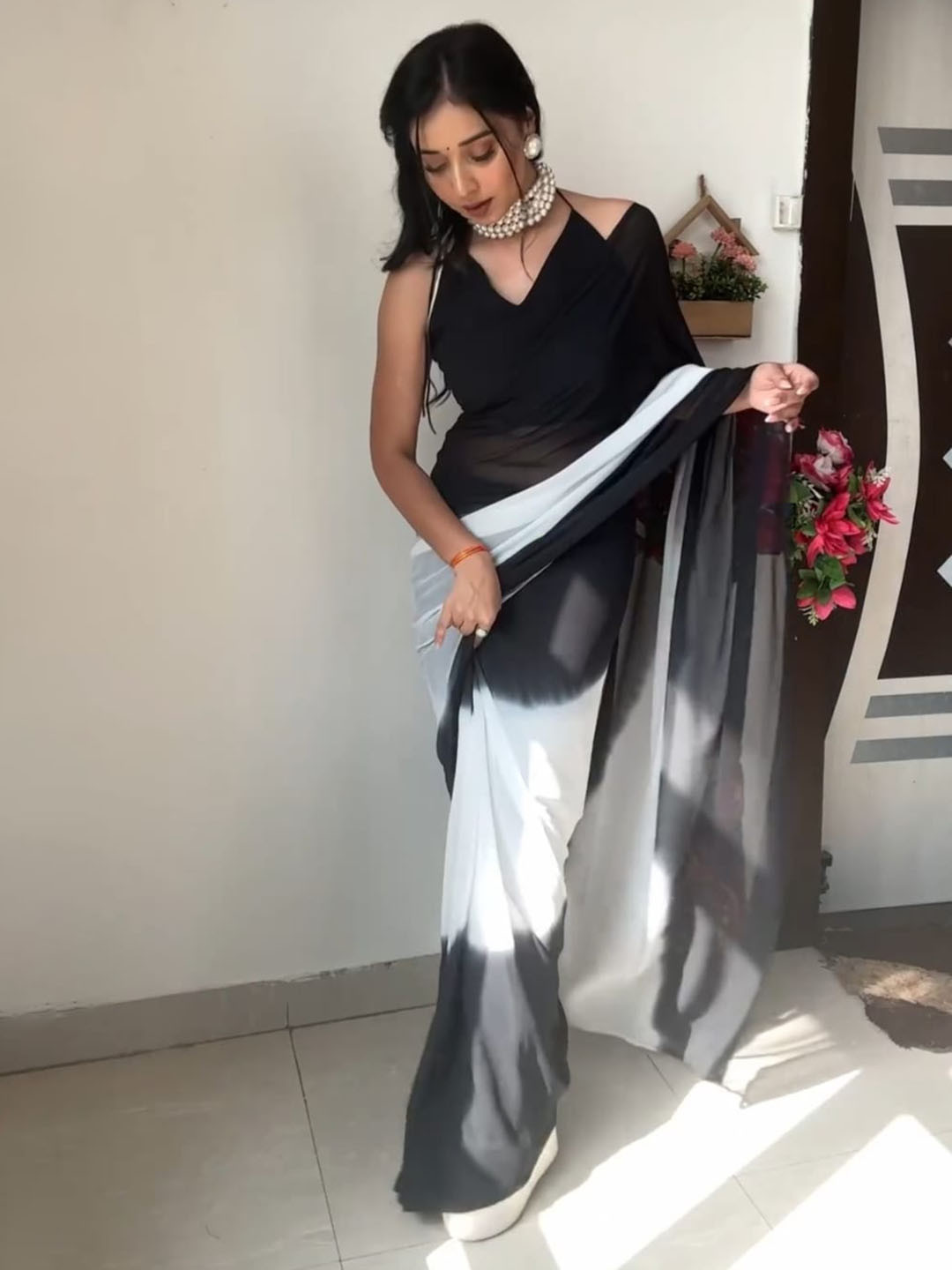 

DIVASTRI Ombre Poly Georgette Ready to Wear Saree, Black