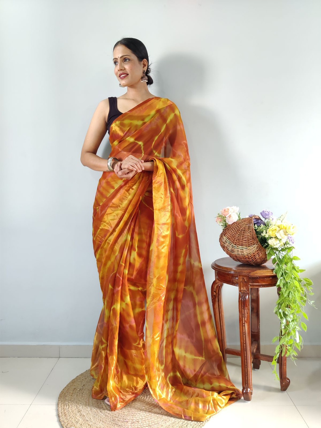

DIVASTRI Tie and Dye Poly Georgette Ready to Wear Saree, Yellow