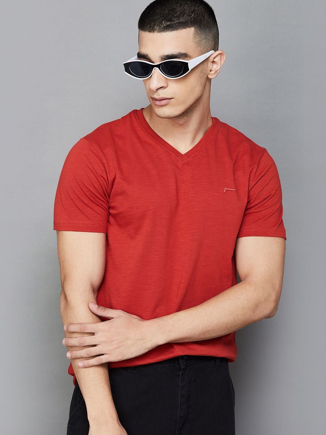 

Fame Forever by Lifestyle Men Solid Round Neck T-shirt, Red