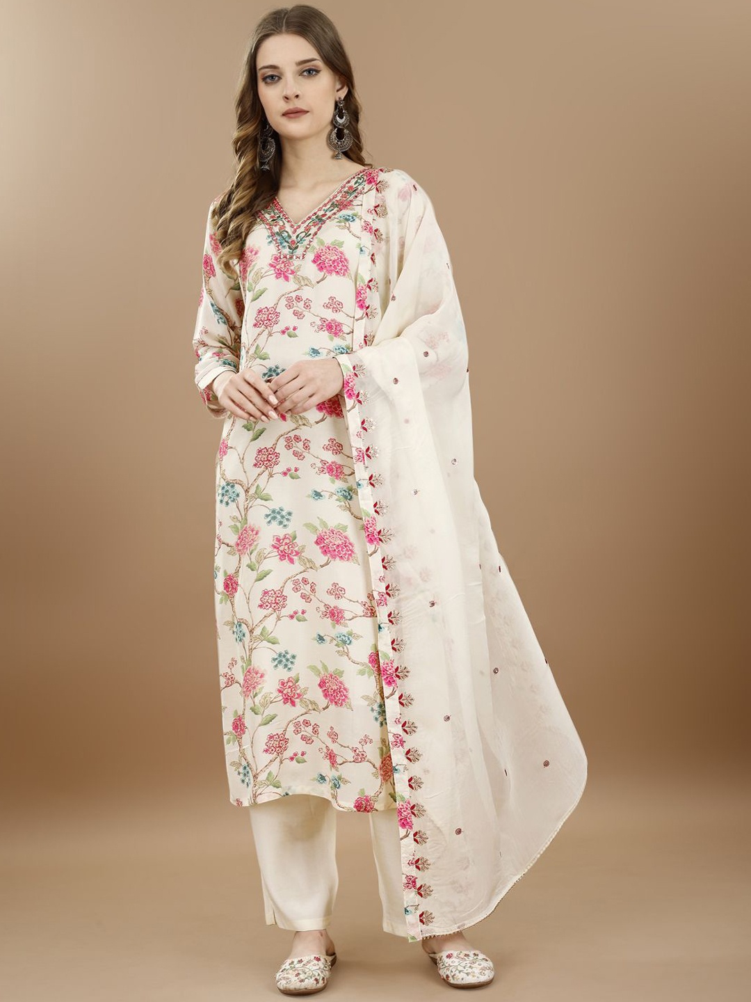 

SAPTRANGI Floral Printed Regular Pure Silk Kurta with Pyjamas & Dupatta, White