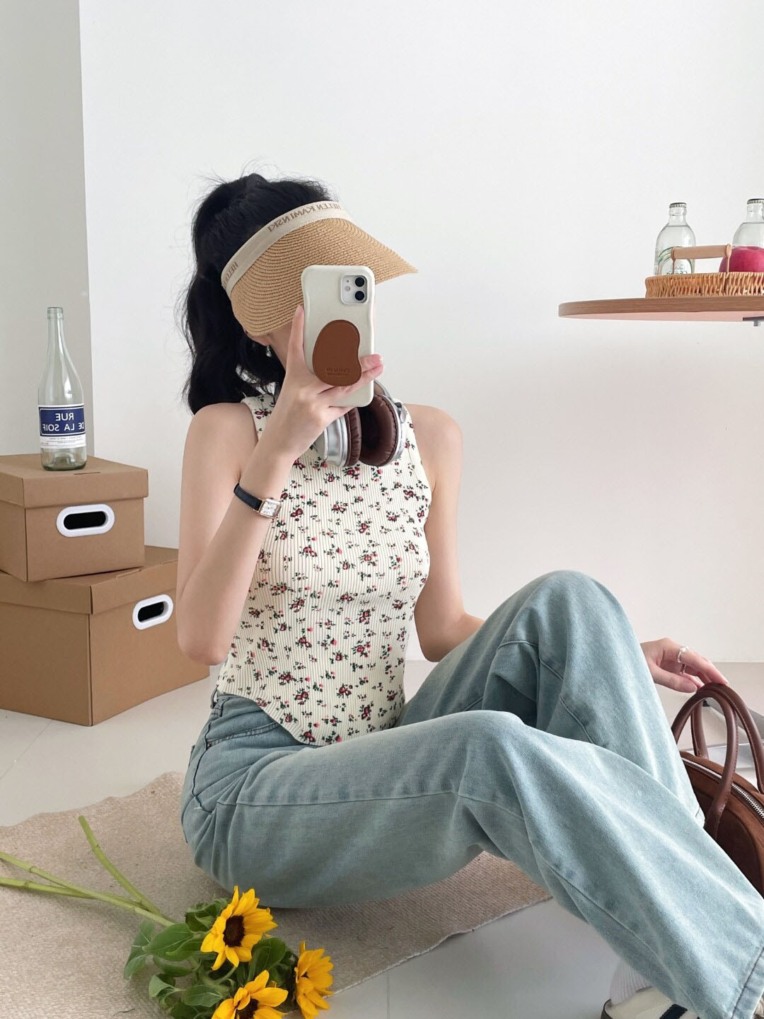 

StyleCast White Floral Printed Fitted Top